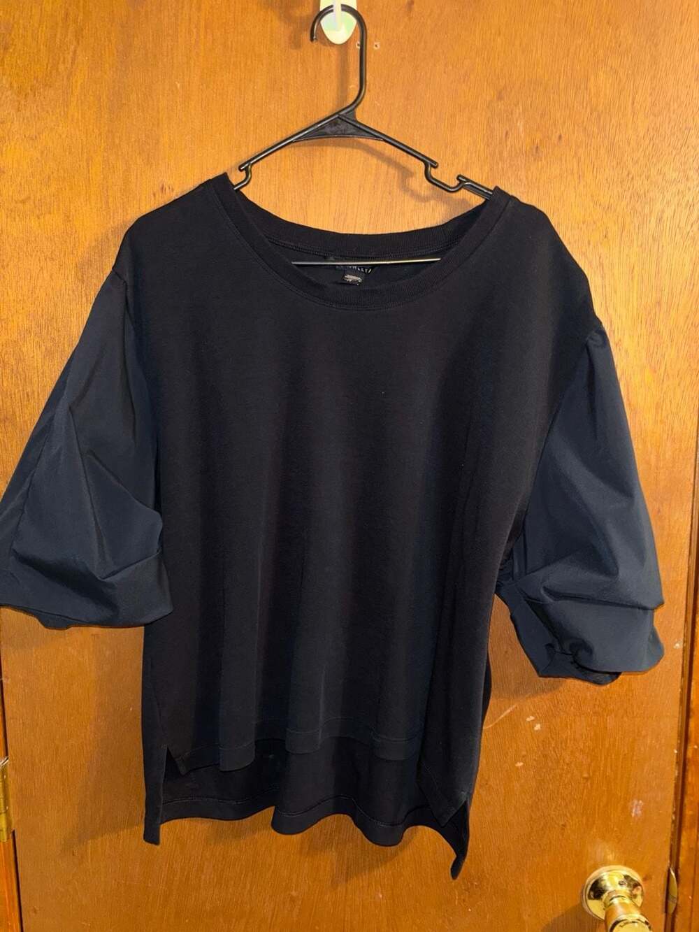 Athleta Black Crew Neck Top with Contrast Puffy Sleeves